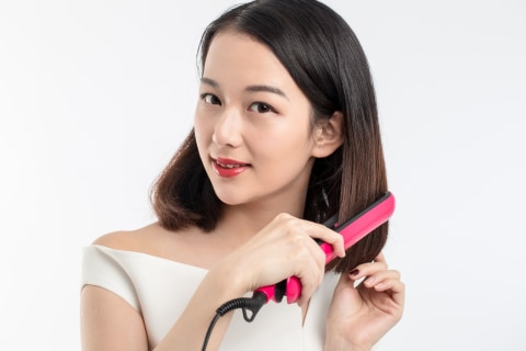 Kurangi penggunaan alat styling panas. Foto: Shutterstock