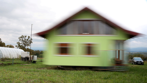 Ilustrasi rumah berputar. Foto: Dado Ruvic/REUTERS