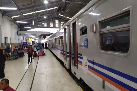 Suasana di stasiun Kereta Api di wilayah Daop 2 Bandung. Foto: Rachmadi Rasyad/kumparan