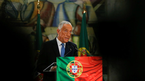 Presiden Portugal yang terpilih kembali Marcelo Rebelo de Sousa memberikan keterangan pers usai pengumuman hasil pemilu di Lisbon, Portugal. Foto: Pedro Nunes/REUTERS
