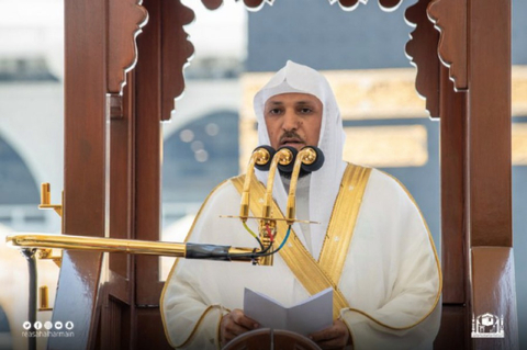 Syeikh Maher Al-Muaiqly menjadi imam dan khatib salat Jumat di Masjidil Haram 27 Agustus 2021. Foto: gph.gov.sa