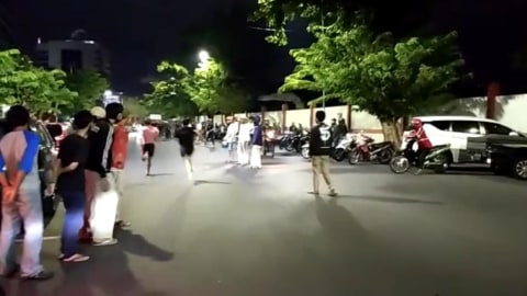 Satpol PP bubarkan pemuda yang balap lari liar di jalan raya di Semadang.  Foto: Dok. Istimewa
