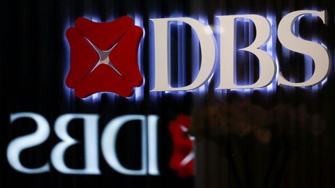 Suasana gedung Marina Bay Financial Centre Tower 3 tempat kantor pusat DBS berlokasi di Singapura. Foto: REUTERS / Edgar Su