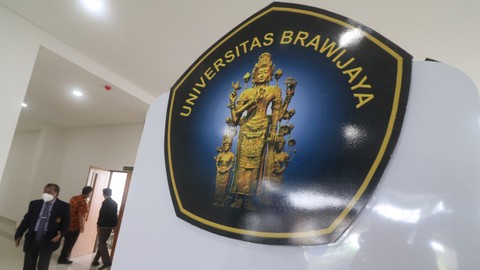Civitas akademik beraktivitas di gedung kuliah II Universitas Brawijaya di Kota Kediri, Jawa Timur, Rabu (12/1/2022). Foto: Prasetia Fauzani/ANTARA FOTO