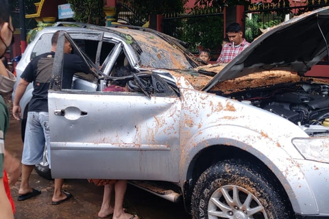 Hujan Angin Landa Depok, 1 Mobil Tertimpa Pohon dan Sejumlah Rumah Rusak