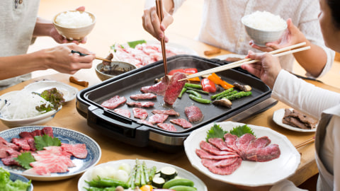 Ilustrasi makan di restoran all you can eat. Foto: Getty Images