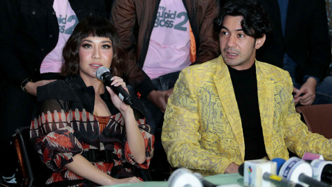 Artis Reza Rahadian dan Bunga Citra Lestari saat hadir di gala premiere film My Stupid Bos di Grand Indonesia Jakarta Minggu (23/3). Foto: Ronny/kumparan