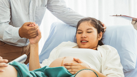  Ilustrasi ibu melahirkan. Foto: Shutterstock