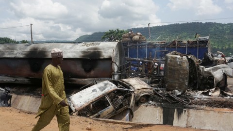 Truk BBM di Nigeria Kecelakaan dan Terbakar, 28 Orang Tewas (1)