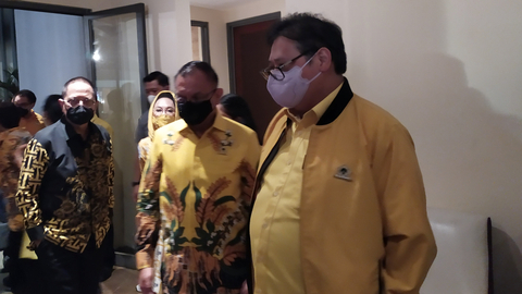 Airlangga: Warga Jabar Tak Disiplin Pakai Masker, Kader Golkar Bantu Kawal Pemda