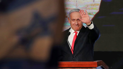 Perdana Menteri Israel Benjamin Netanyahu, memberikan keterangan terkait hasil pemilihan umum Israel di markas partai Likud di Yerusalem,Israel, Rabu (24/3). Foto: Ronen Zvulun/REUTERS