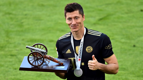 Robert Lewandowski Tiba di Perhelatan Ballon d'Or bersama Istri Tercinta