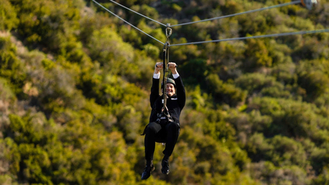 Anti-mainstream, Pulau Ini Tawarkan Menikah dari Zip Line Sambil Keliling Pulau (3)