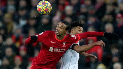 Liverpool vs Aston Villa: Penalti Mo Salah Coreng Kepulangan Gerrard ke Anfield (2)