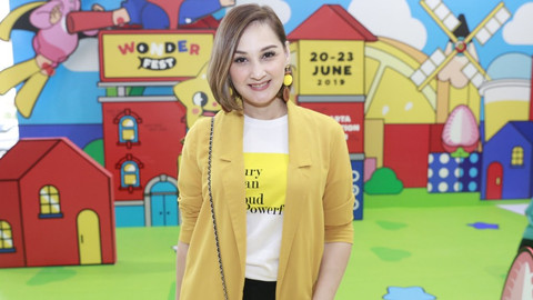 Mona Ratuliu Kaget Dengar Kesha Alami Kekerasan Dari Mantan Pacar Kumparan Com