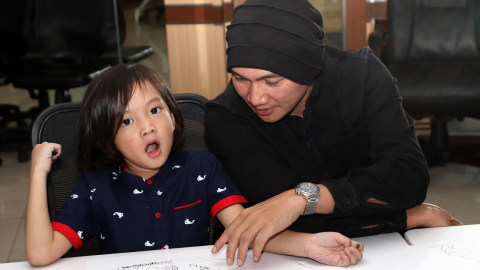 7 Musisi Yang Ciptakan Lagu Untuk Anaknya Kumparan Com