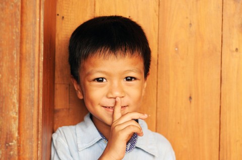 Anak memiliki lesung pipi. Foto: Shutter Stock