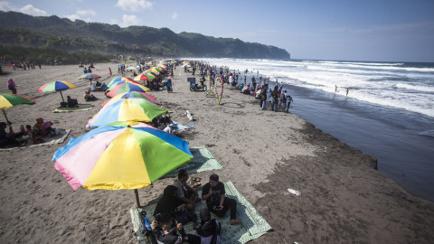 Pantai Parangtritis, Yogyakarta Foto: ANTARA FOTO/Andreas Fitri Atmoko