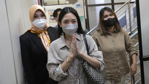 Ririn Dwi Ariyanti usai menghadiri sidang perceraian di Pengadilan Agama Jakarta Selatan, Jakarta, Kamis, (30/9).   Foto: Ronny