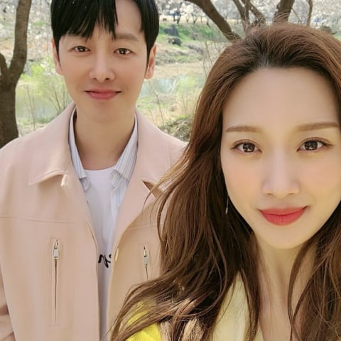 Foto Kim Dong Wook Dan Moon Ga Young Bikin Baper Di Find Me In Your Memory Kumparan Com