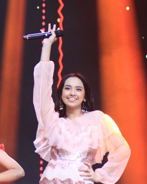 Lyodra Mengapa Kita - Lirik Lagu Mengapa Kita Terlanjurmencinta Lyodra Kumparan Com