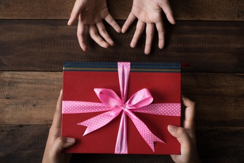 Ilustrasi Kado untuk Kakak Perempuan. Foto: Shutter Stock