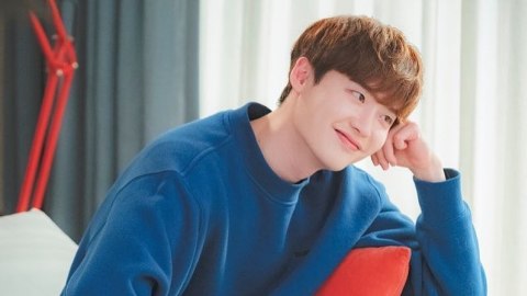 Lee Jong Suk Ungkap Sosok IU di Matanya: Wanita yang Luar Biasa  (1)