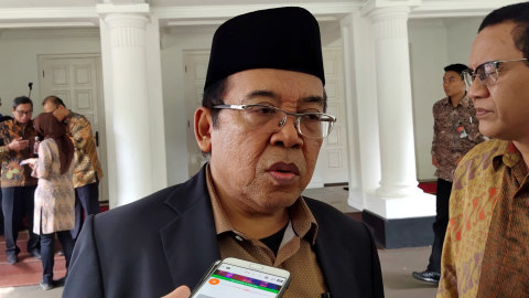 Jubir Ma'ruf Amin: Penurunan Baliho Habib Rizieq Harus Dilakukan (1)