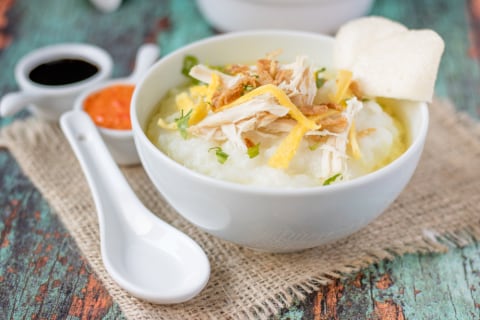 Ilustrasi bubur ayam Foto: dok.shutterstock/aris setya