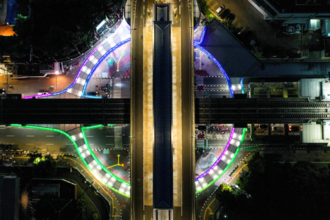 Foto udara jembatan layang (skybridge) penghubung Stasiun MRT Asean dan Halte Transjakarta CSW di Jakarta, Rabu (11/8).  Foto: Hafidz Mubarak A/ANTARA FOTO