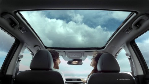 Panoramic roof di Nissan Qashqai. Foto: Auto Press