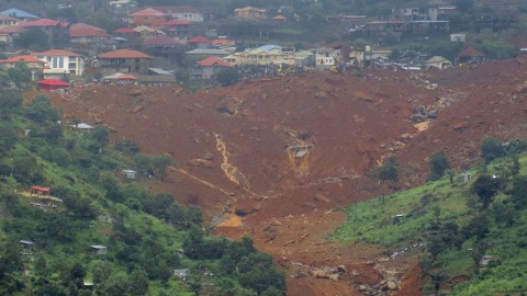 Ilustrasi Longsor Foto: AP Photo/ Manika Kamara