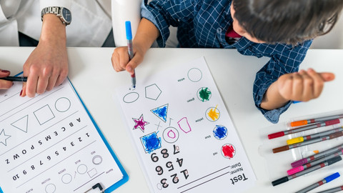 ilustrasi anak jalani tes psikologi. Foto: Shutterstock