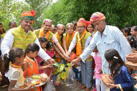 Kisah Sedih Di Balik Penanaman Pohon Untuk Rayakan Bayi Perempuan