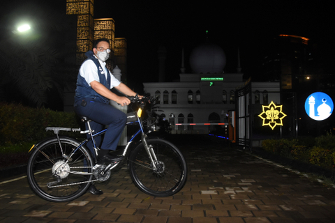 Foto: Momen Anies Baswedan Bersepeda Peringati Hari Sepeda Seduia (3)