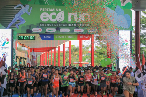 Sejumlah peserta mengikuti lomba Pertamina Eco Run 2019 di Qbig BSD, Tangerang Selatan, Banten, Minggu (8/12). Foto: ANTARA FOTO/Fauzan
