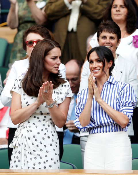 Kate Middleton dan Meghan Markle di Wimbledon Foto: REUTERS/Toby Melville