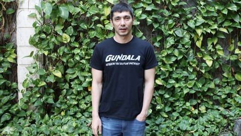 Pemeran film Gundala, Abimana Aryasatya saat berkunjung ke kantor kumparan. Foto: Dicky Adam Sidiq/kumparan