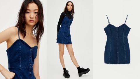 Feminin dan fresh dengan fitted denim dress. Foto: Pull & Bear