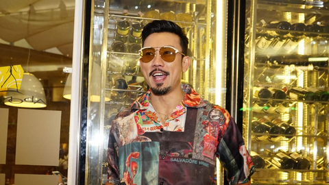 Aktor Denny Sumargo saat hadir di press screening film Twivortiare di Plaza Indonesia, Jakarta. Foto: Ronny