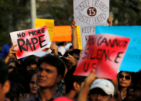 Aksi Protes perkosaan bocah di India. Foto: REUTERS/Adnan Abidi