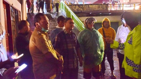 Banjir Landa Padang Sidempuan, Sumut, Rumah 3 Lantai Roboh (1)