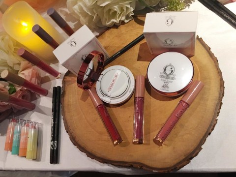 Gisella Anastasia mengeluarkan produk makeup Foto: Irish Tamzil