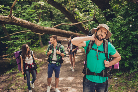 Ilustrasi traveler kesal karena kelelahan Foto: Shutter Stock