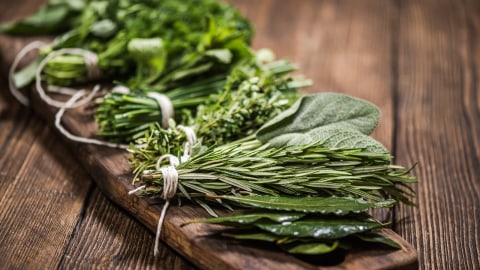 10 Jenis Dedaunan Aromatik Yang Sering Digunakan Untuk Masakan Kumparan Com 10 Jenis Dedaunan Aromatik Yang Sering Digunakan Untuk Masakan Kumparan Com