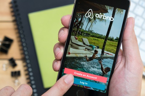 Ilustrasi Memesan Penginapan di AirBnB Foto: Shutter Stock