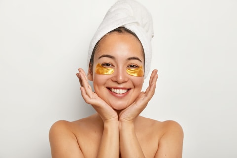 Ilustrasi menggunakan eye patch. Foto: Shutterstock
