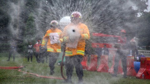 Ilustrasi petugas pemadam kebakaran. Foto: ANTARA FOTO/Yulius Satria Wijaya
