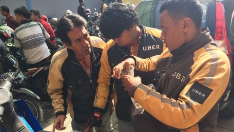 Driver Uber Pilih Ikut Go Jek Ketimbang Grab Syarat Lebih Mudah Kumparan Com