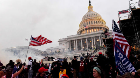Pendukung Presiden AS Donald Trump berkumpul saat aksi protes di depan Gedung Capitol AS di Washington, AS, Rabu 6 Januari 2021. Foto: Stephanie Keith/REUTERS